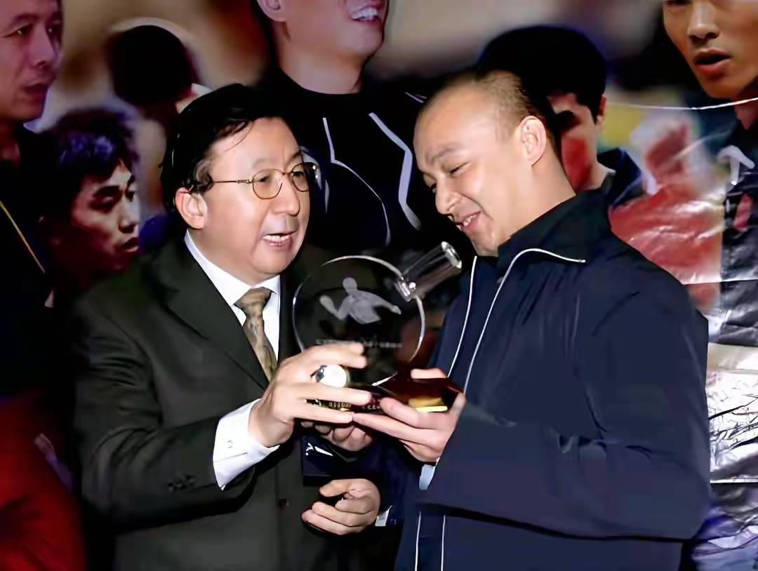 凯发官网入口-肖战刚升职背后：为奥运熬秃顶前段婚姻散了 儿女